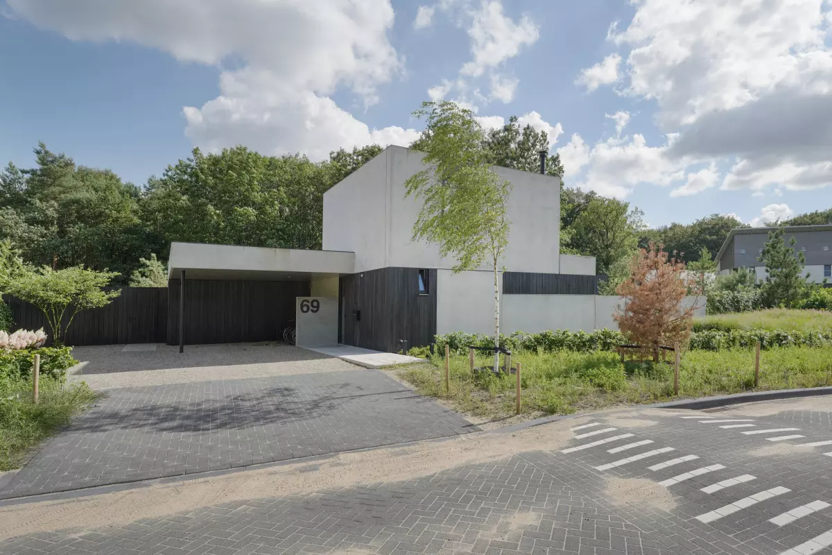 brutalistische-woning-aan-de-bosrand-ede-6.jpeg